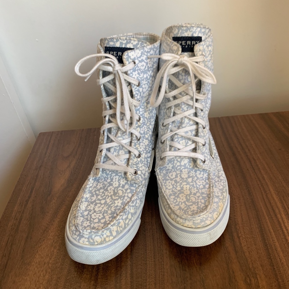 Sperry lace-up baby blue and white floral print fabric boots